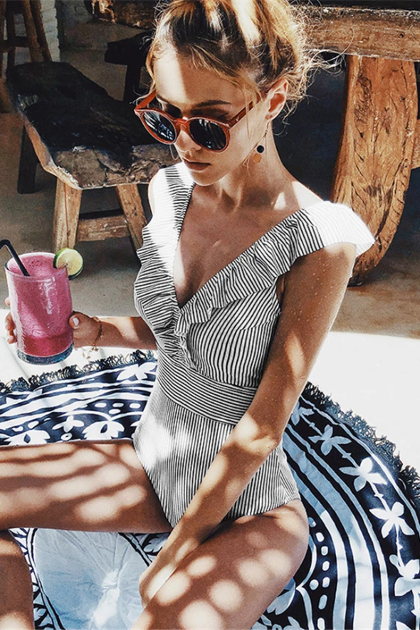 Lucia – Pruhované plavky, které zdůrazňují postavu