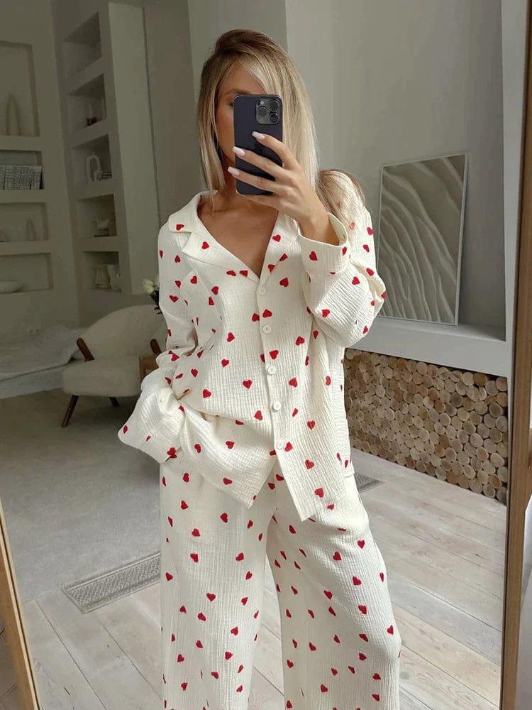 Lola – Pěkné pyžamo se srdíčky