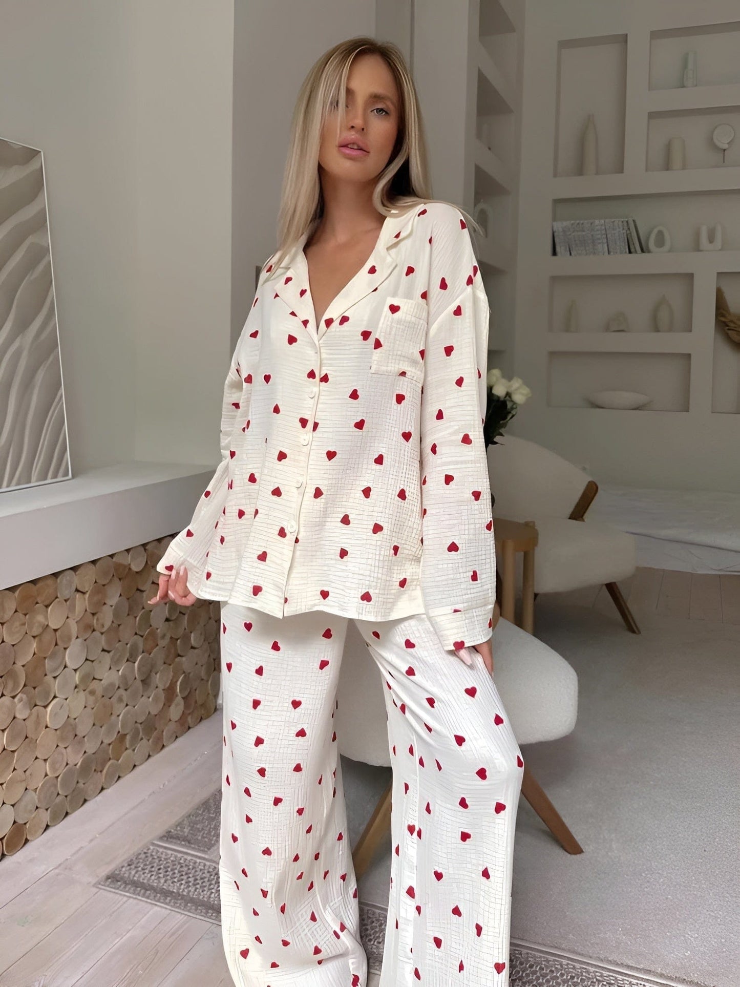 Lola – Pěkné pyžamo se srdíčky